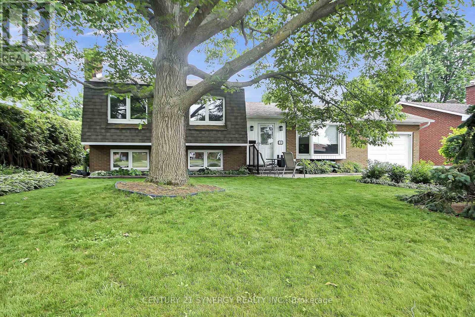 Property Photo: 27 Tripp Crescent ON K2J 1C5