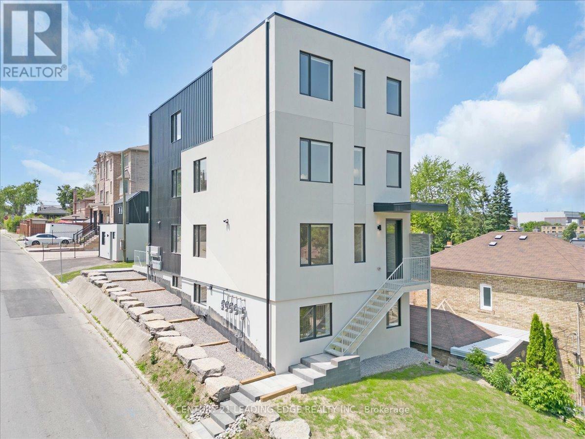 Property Photo: 10 Summit Avenue 2 ON M6E 1X4