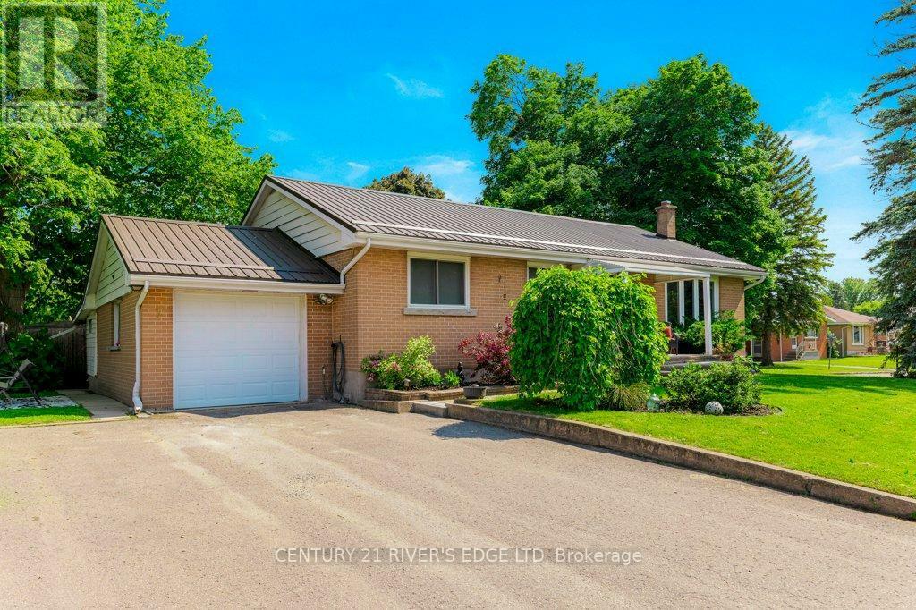 Property Photo: 3 Bedford Avenue ON K6V 1Z7