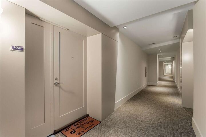 Property Photo:  3325 Piedmont Road NE 2006  GA 30305 