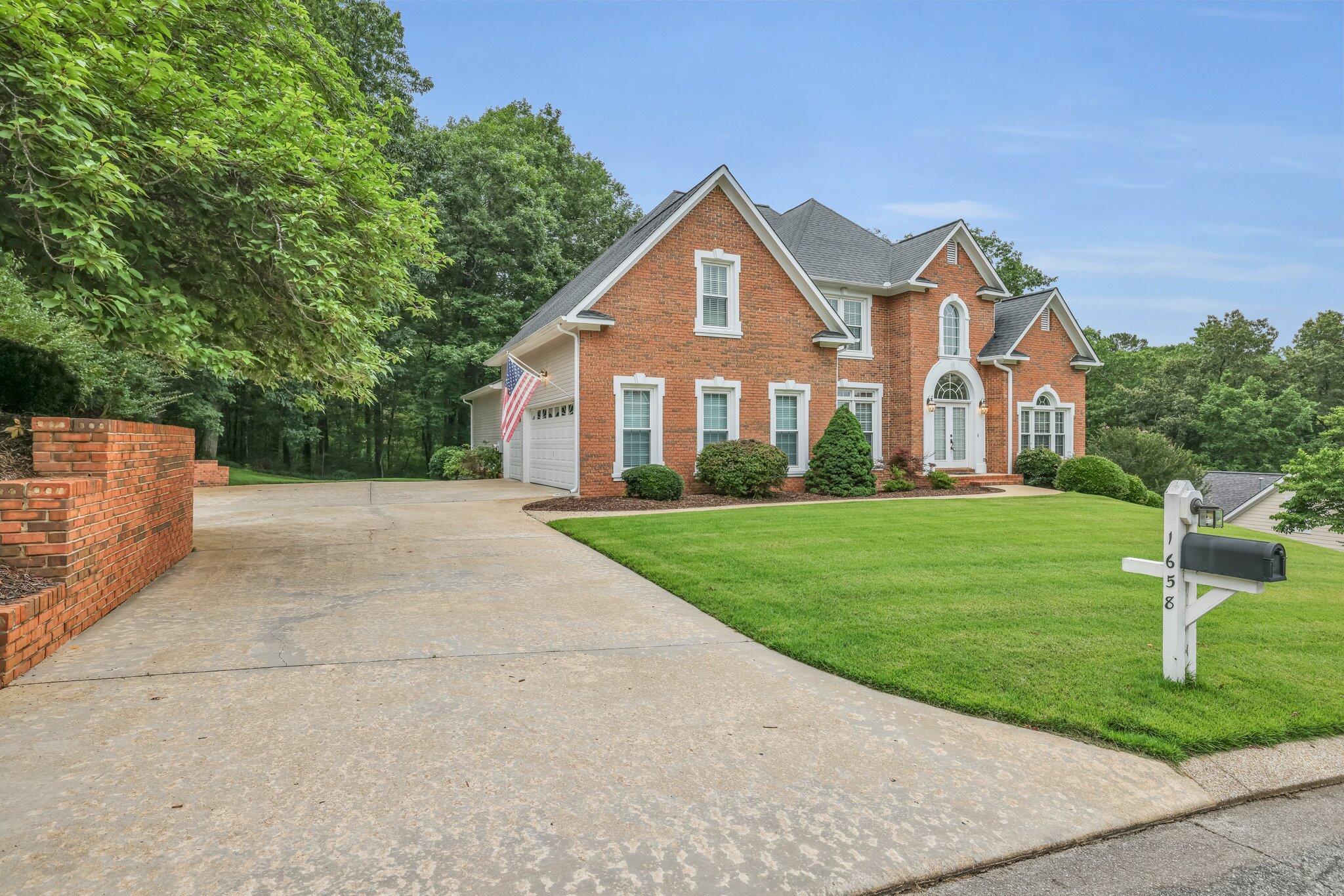 Property Photo: 1658 Oakhurst Drive TN 37363