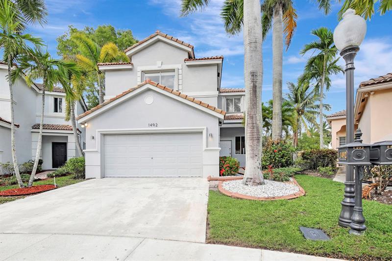 Property Photo: 1492 Zenith Way FL 33327