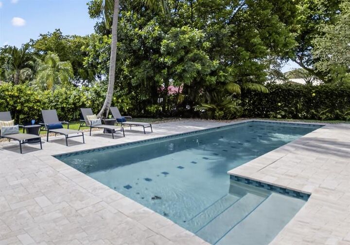 Property Photo: 250 Woodlake Ln FL 33442