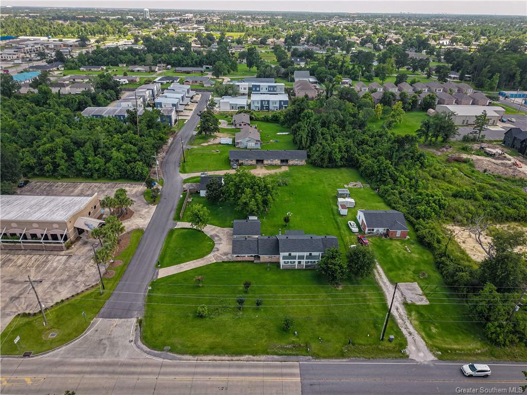Property Photo: 1905 W Prien Lake Road LA 70605
