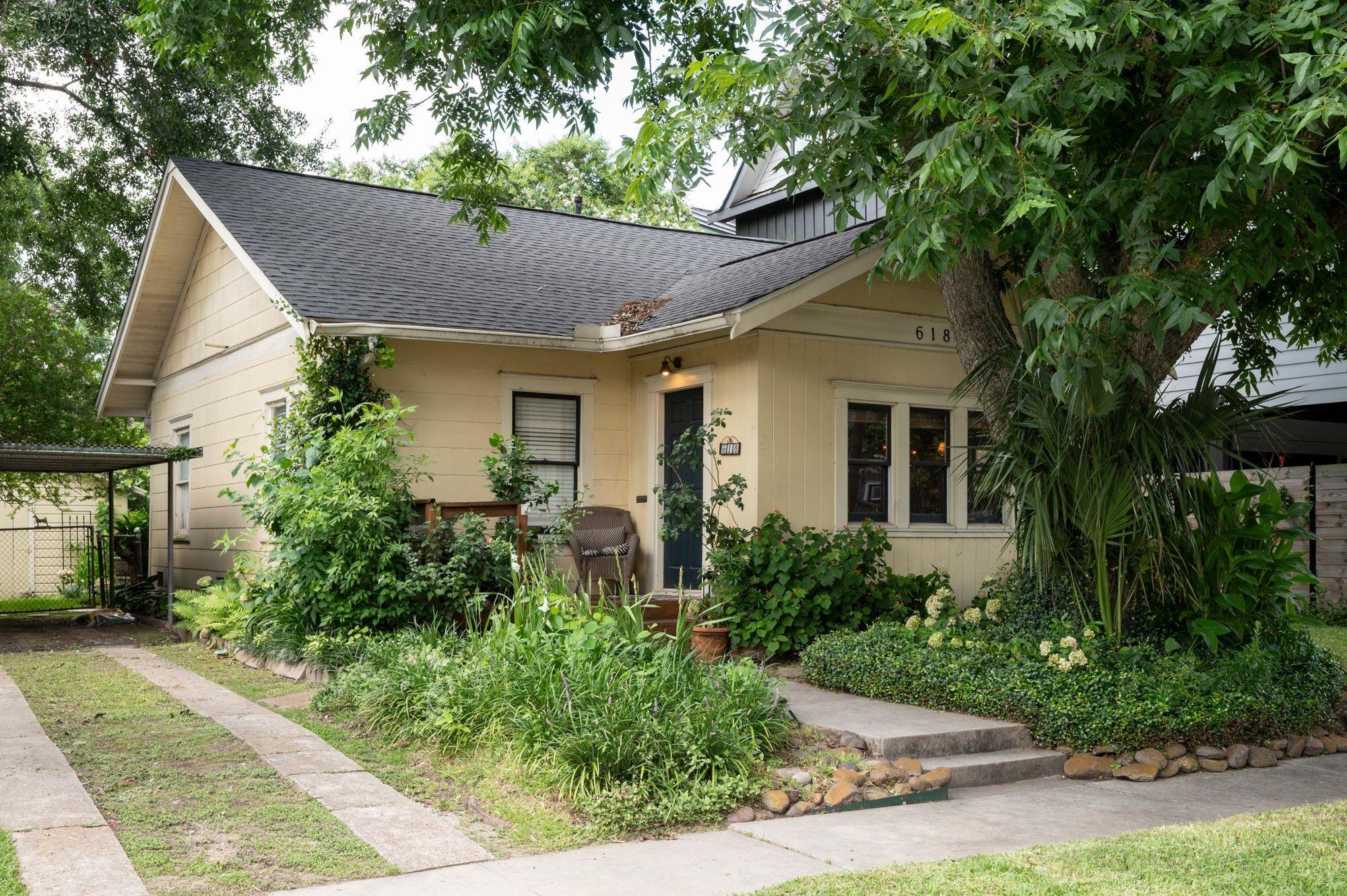 Property Photo: 618 Wendel Street TX 77009