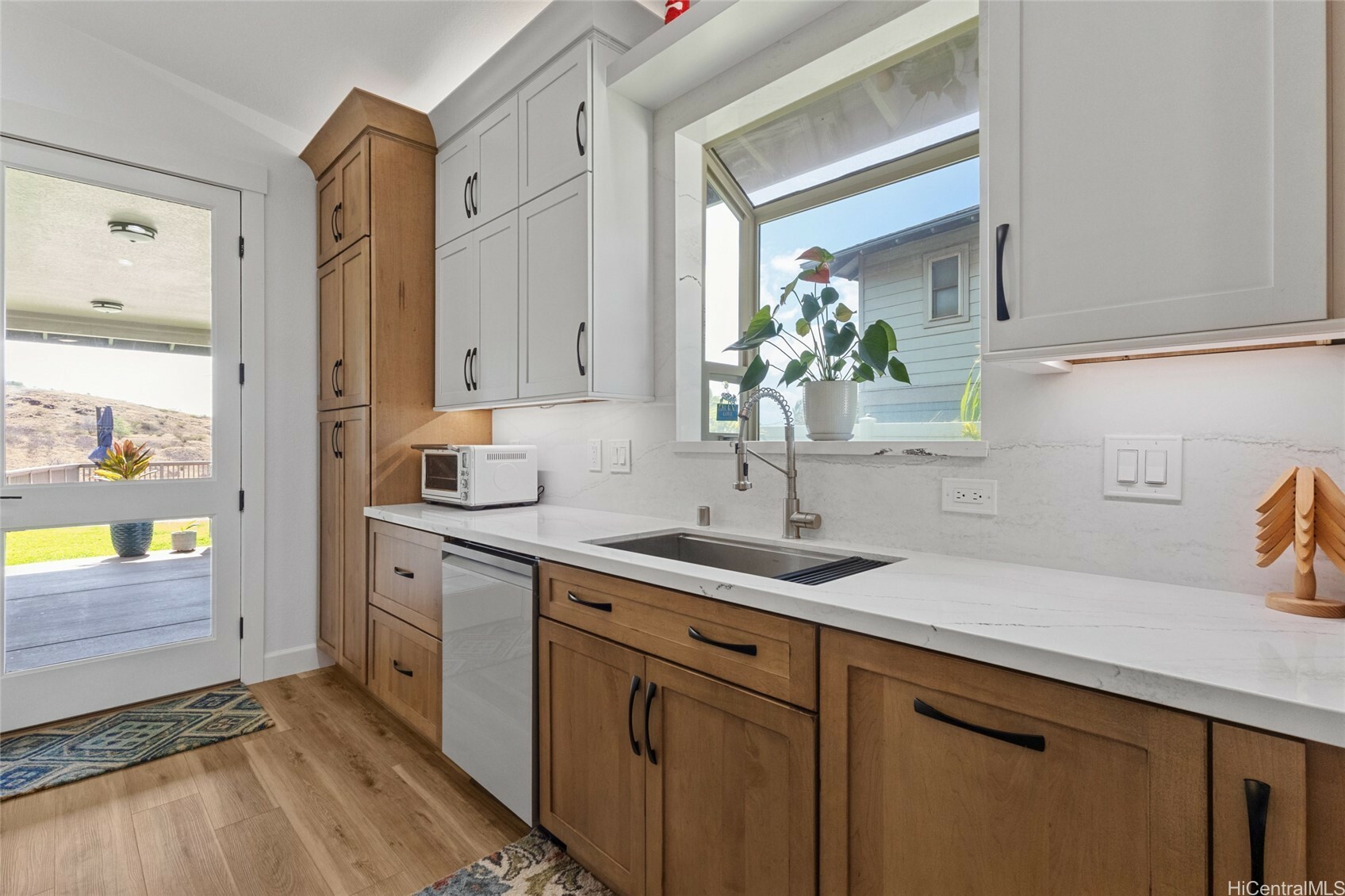 Property Photo: 92-1998 Kulihi Street HI 96707