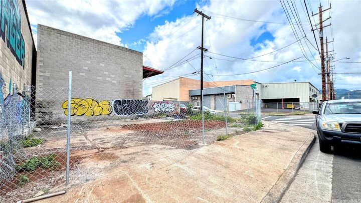Property Photo: 194 Kalihi Street HI 96819