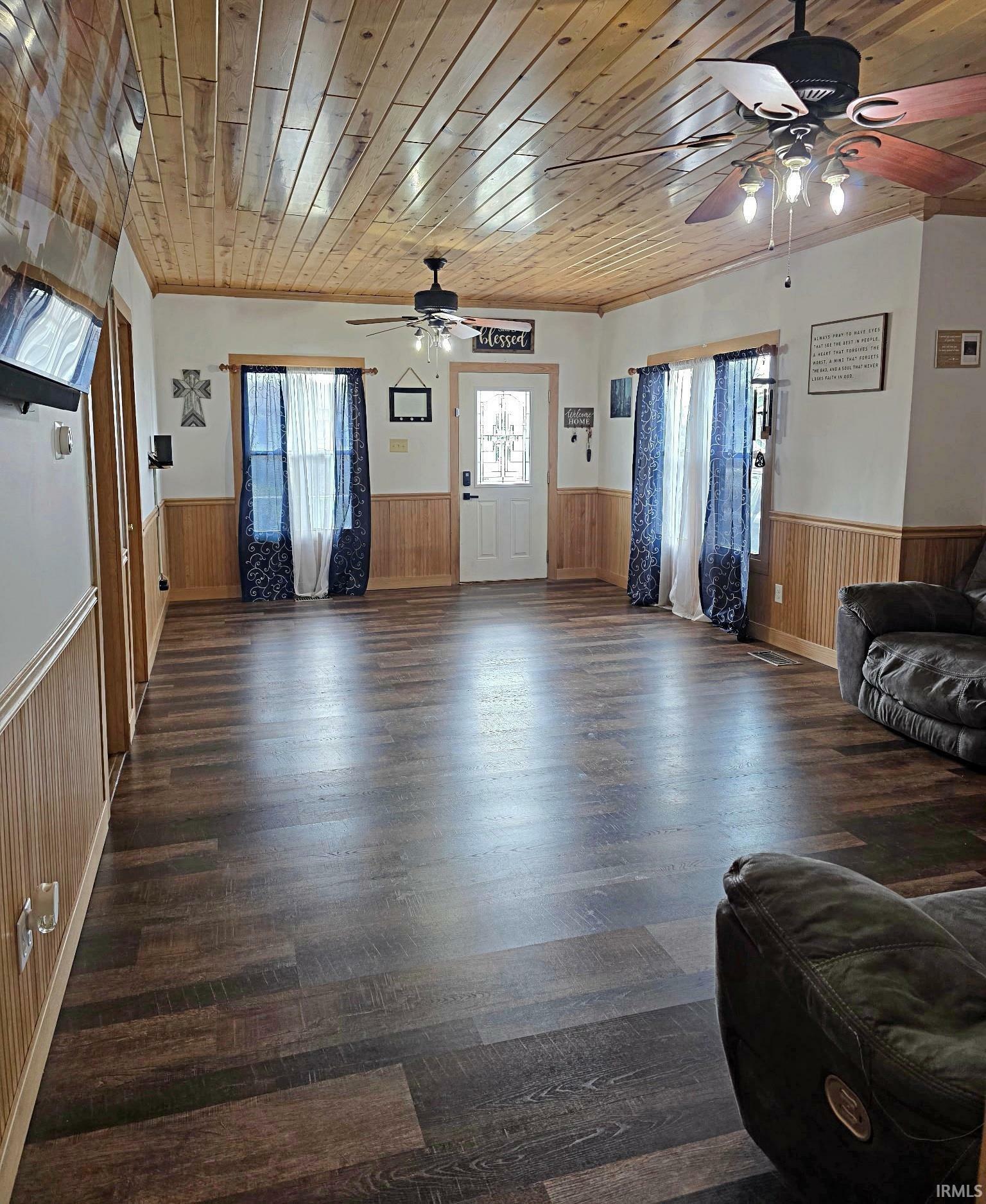 Property Photo: 826 SE 2nd Street IN 47501