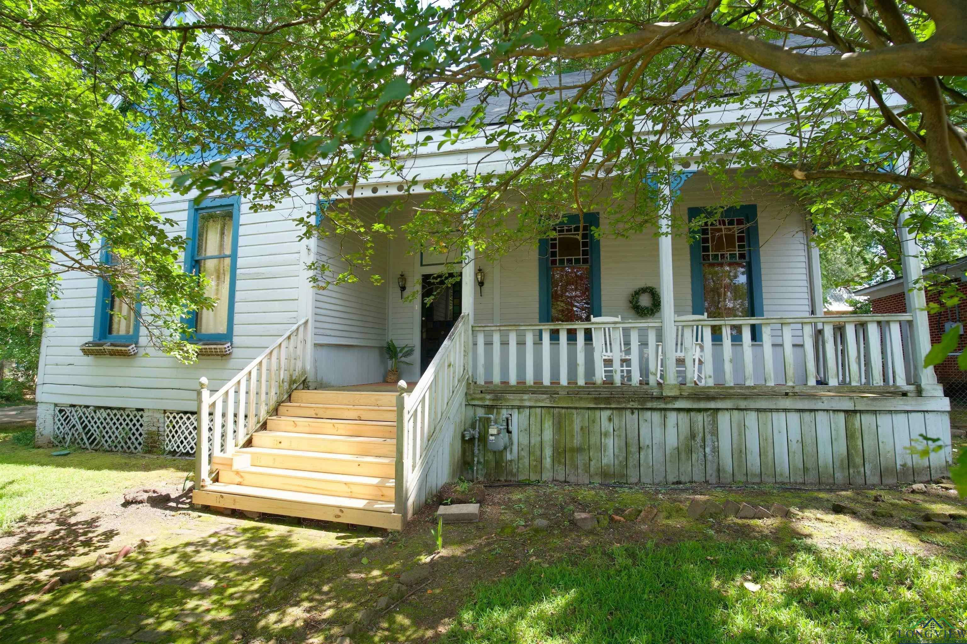 Property Photo: 800 E Austin TX 75670