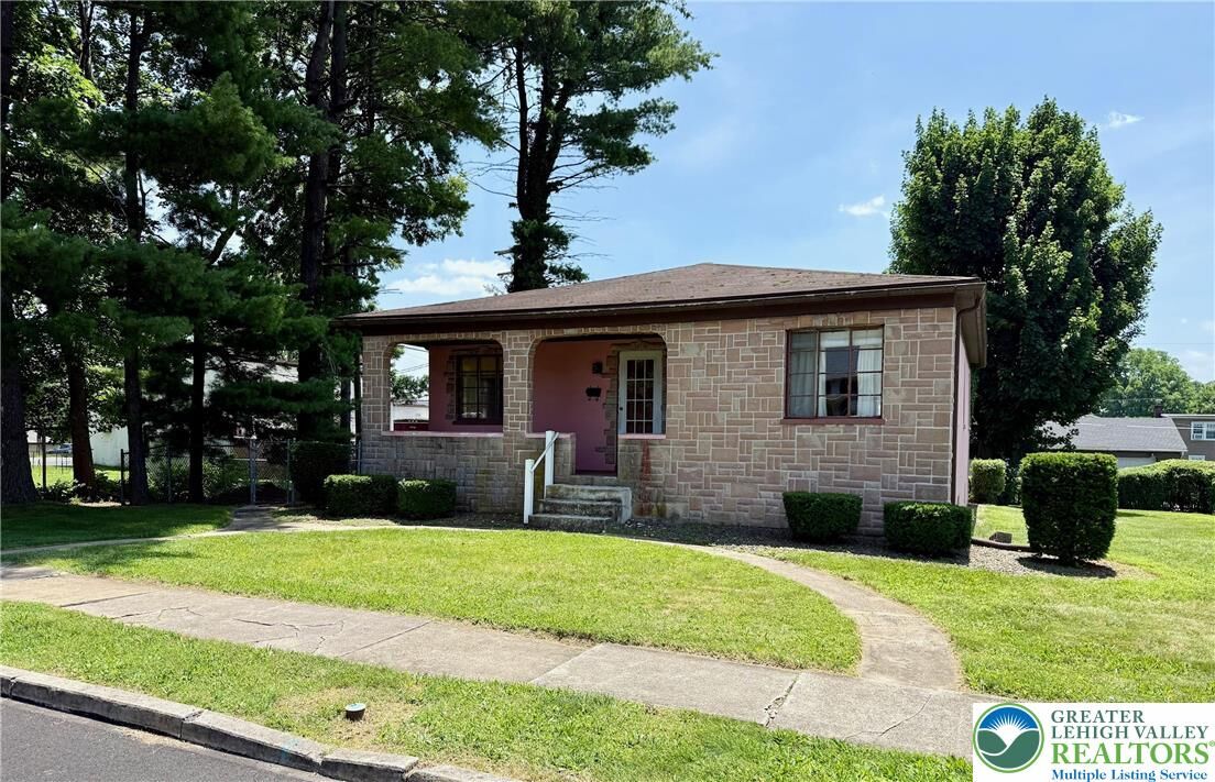 Property Photo: 1818 W Jane Street PA 18104