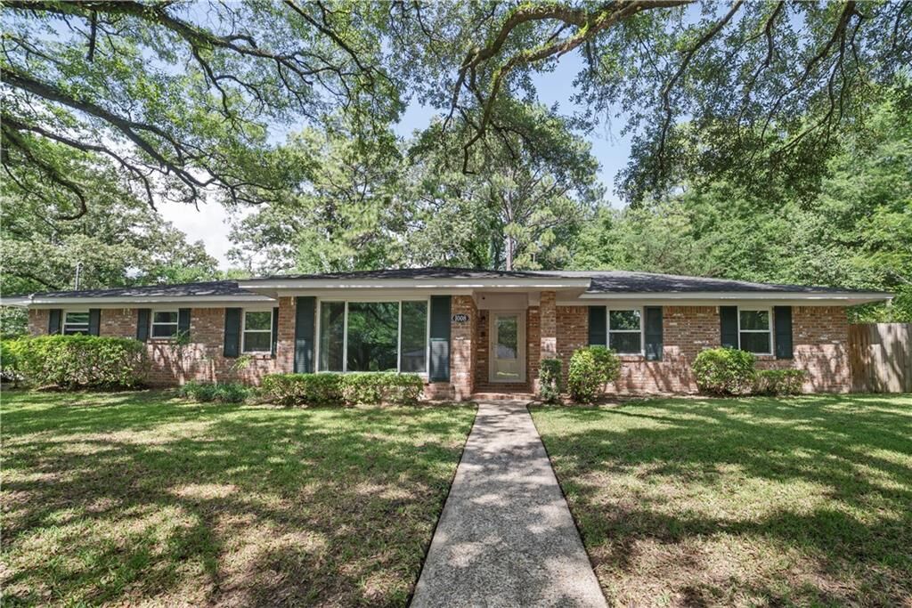 Property Photo:  1008 Chalet Drive W  AL 36608 
