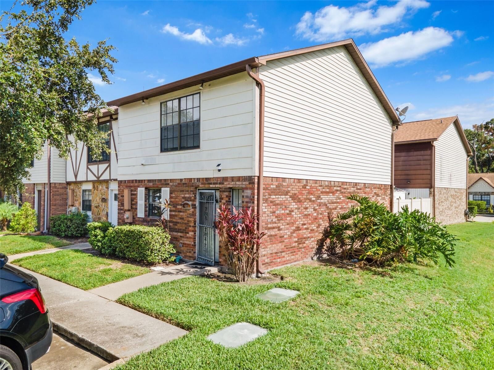 Property Photo:  3401 Sunrise Villas Court S  FL 33614 