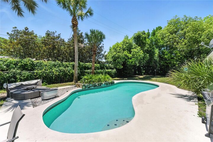 Property Photo: 2350 Derbyshire Road FL 32751