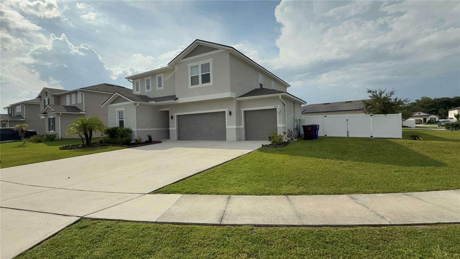 Property Photo: 2508 W End Drive FL 34772