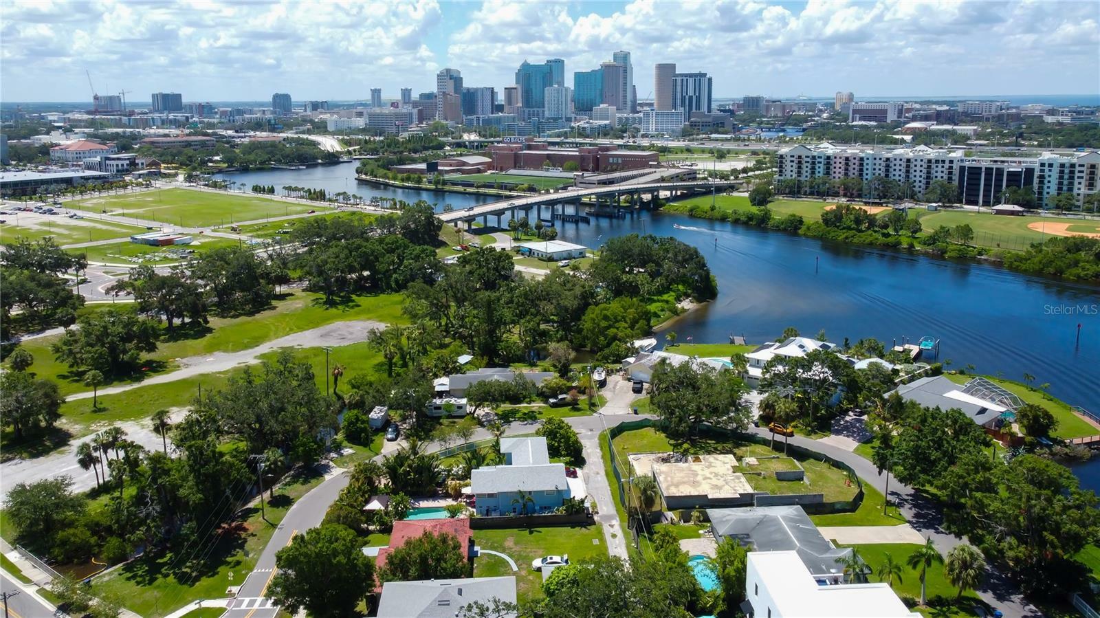 Property Photo: 2203 N Riverside Drive FL 33602