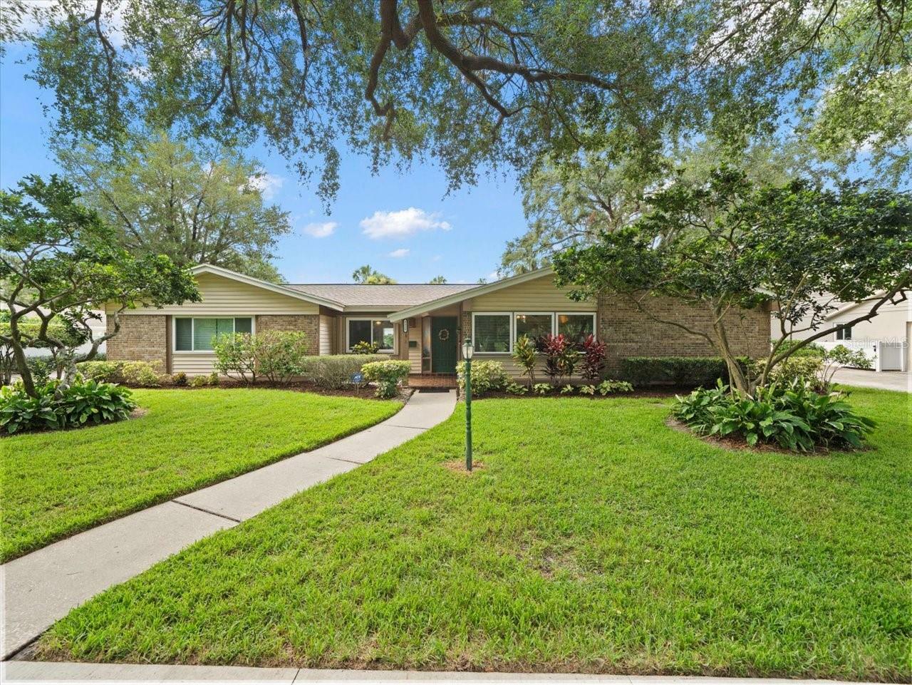 Property Photo: 3325 Schefflera Road FL 33618