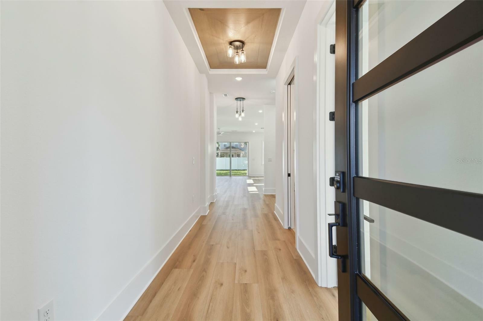 Property Photo: 905 N Willow Avenue FL 33606