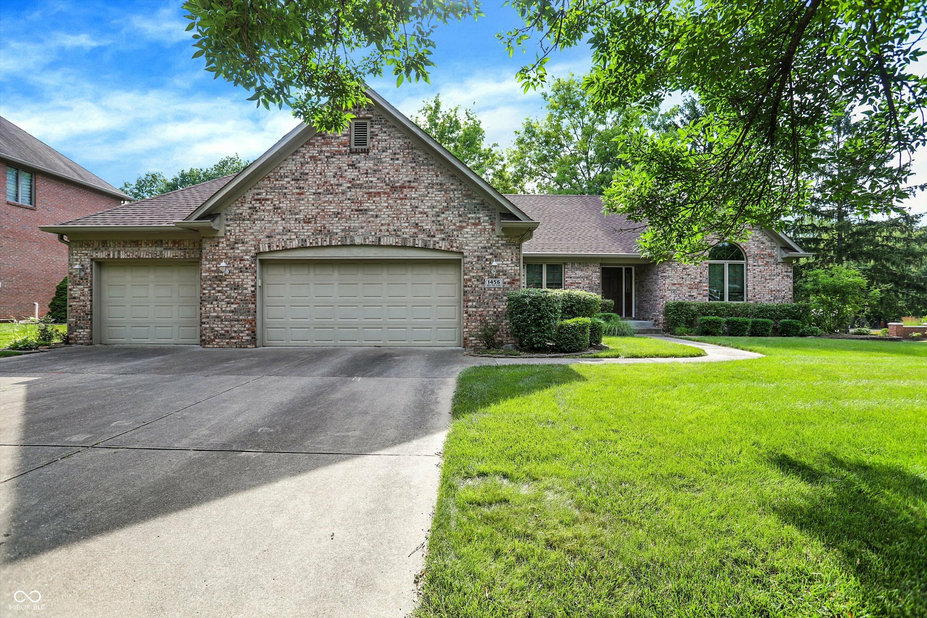 Property Photo: 1456 Bent Tree Place IN 46143