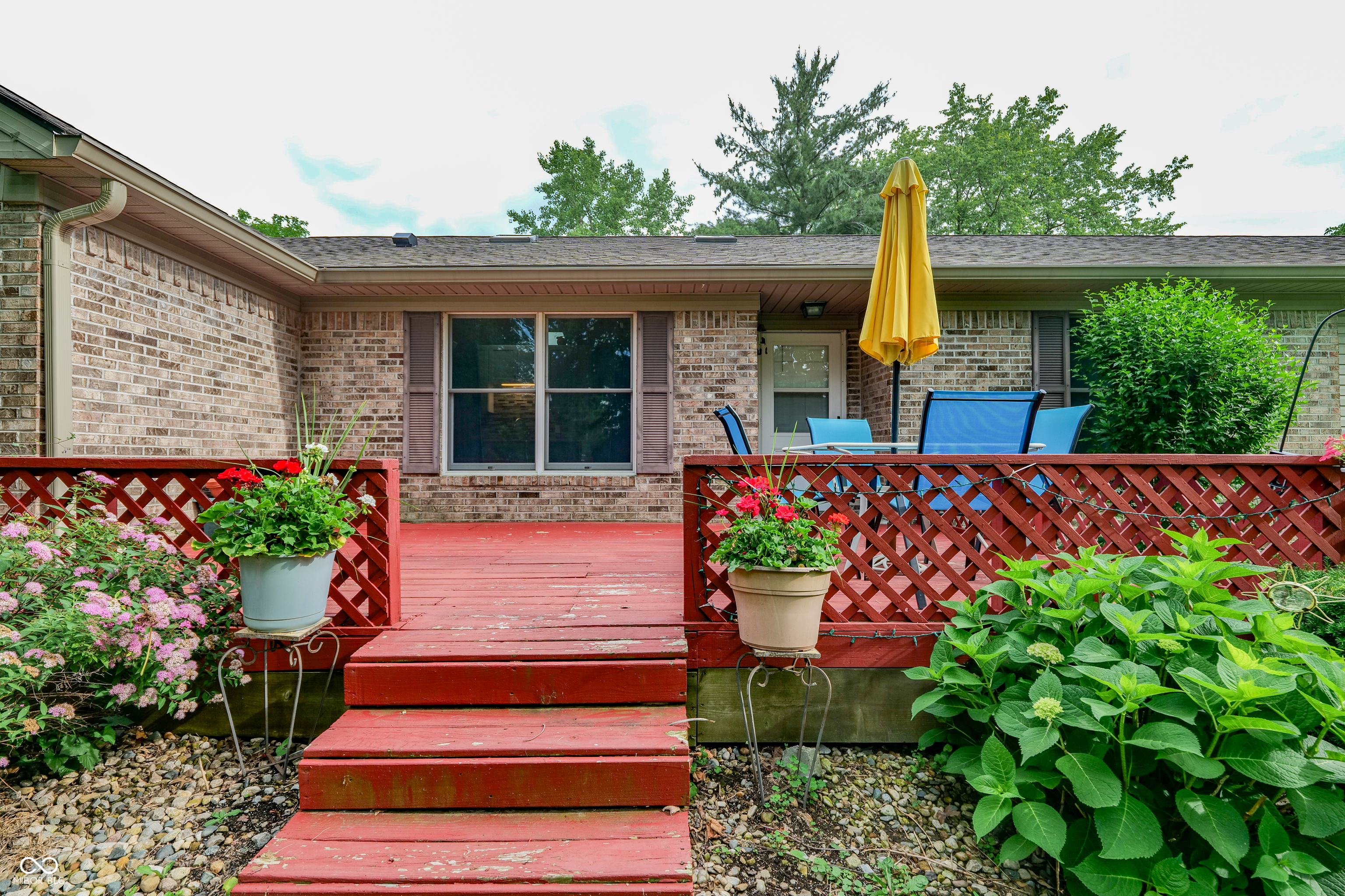 Property Photo: 1000 Janet Drive IN 46142