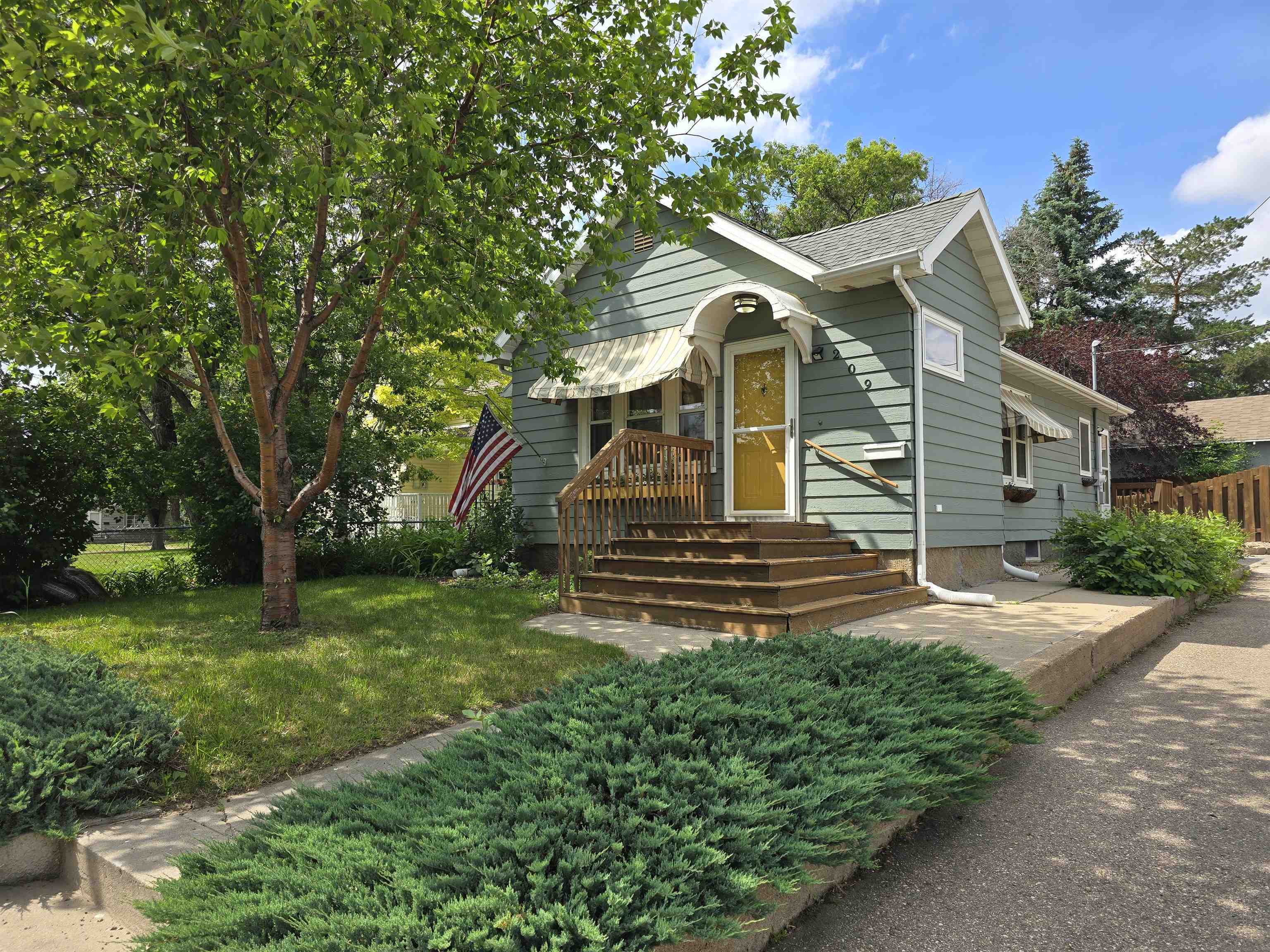 209 University Ave. E  Minot ND 58703 photo