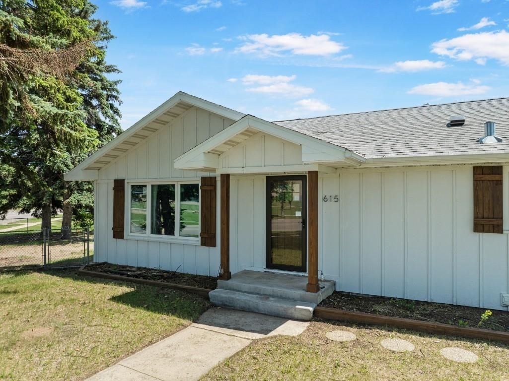 Property Photo: 615 18th Ave SW ND 58701