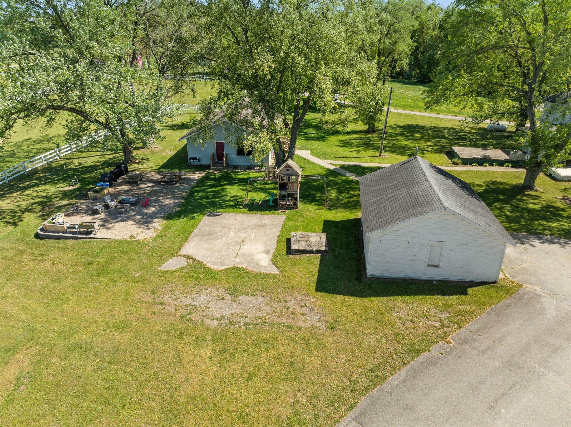 Property Photo: 1915 N US 31 Hwy MI 49120