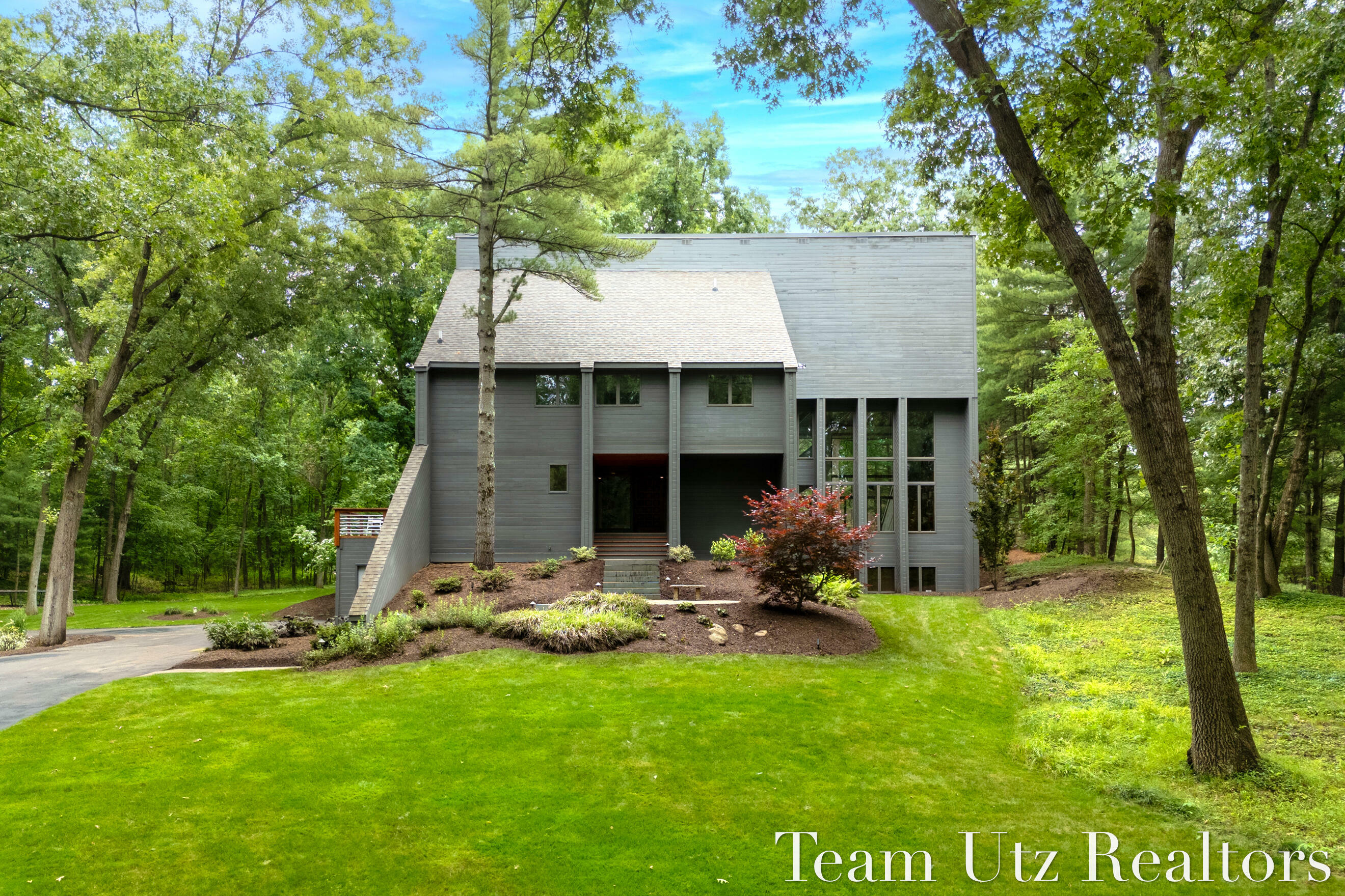 Property Photo:  410 Greentree Lane NE  MI 49301 