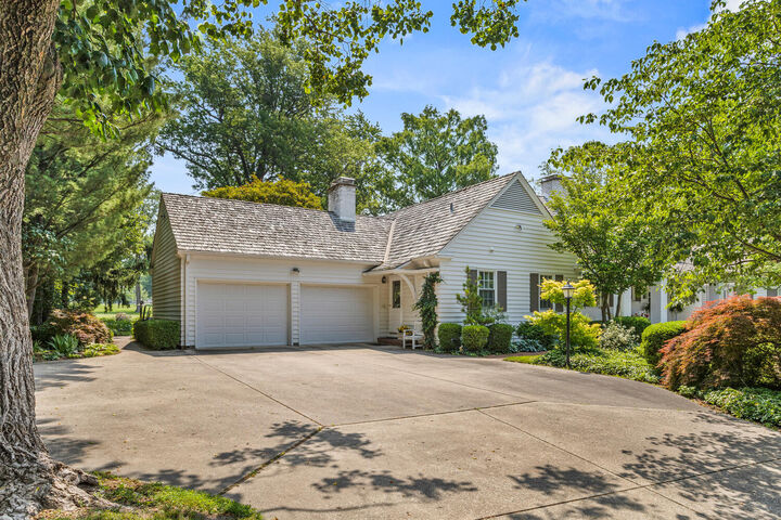 Property Photo: 1106 Country Lane IL 61821