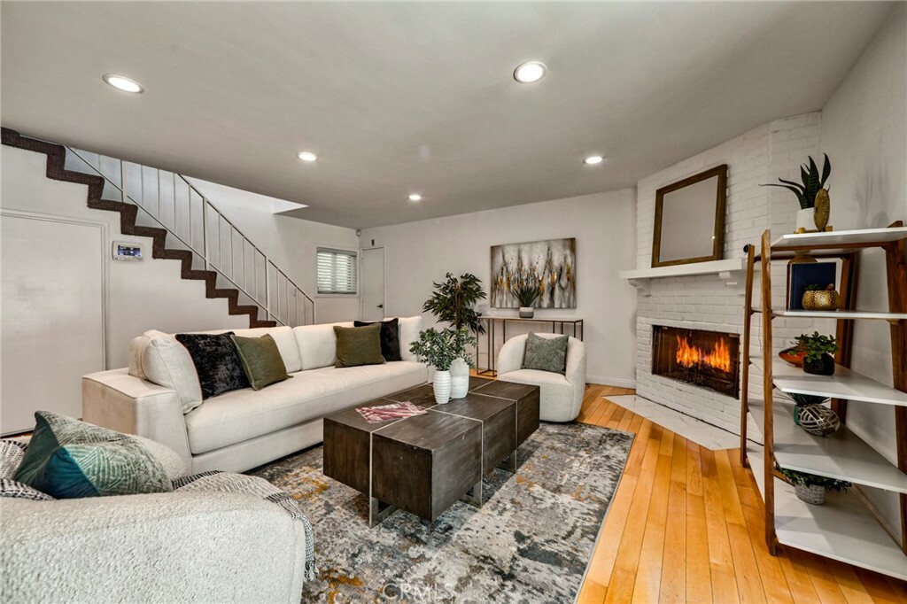 Property Photo: 11100 Acama Street 16 CA 91602