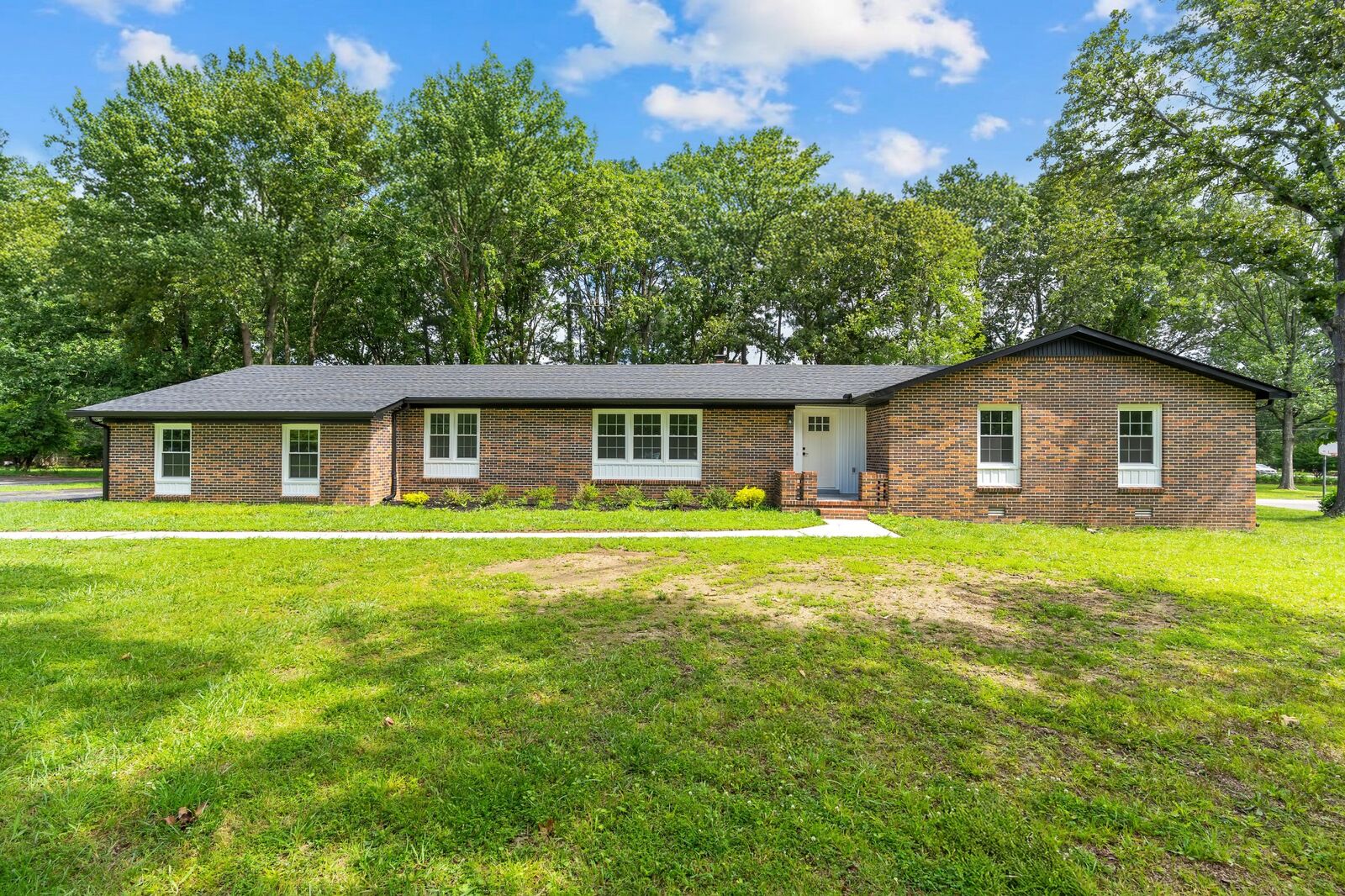 Property Photo: 305 Twelve Oaks Rd TN 37388