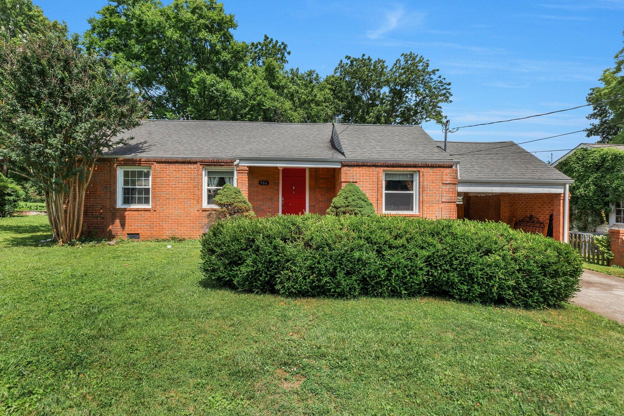 Property Photo: 906 Grantland Ave TN 37129