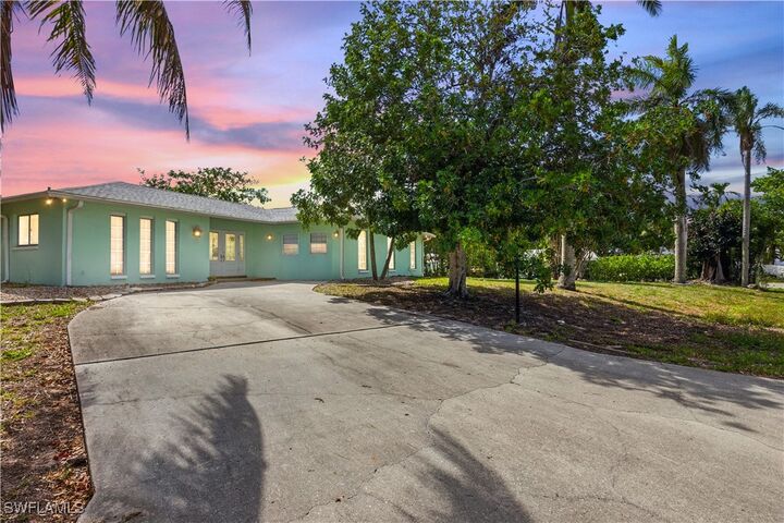 Property Photo:  3461 Lakeview Drive  FL 34112