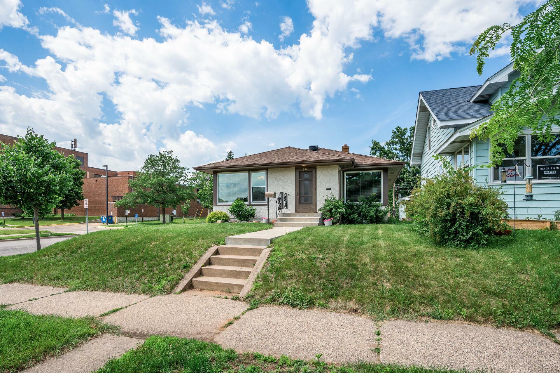 Property Photo: 881 Hyacinth Avenue E MN 55106