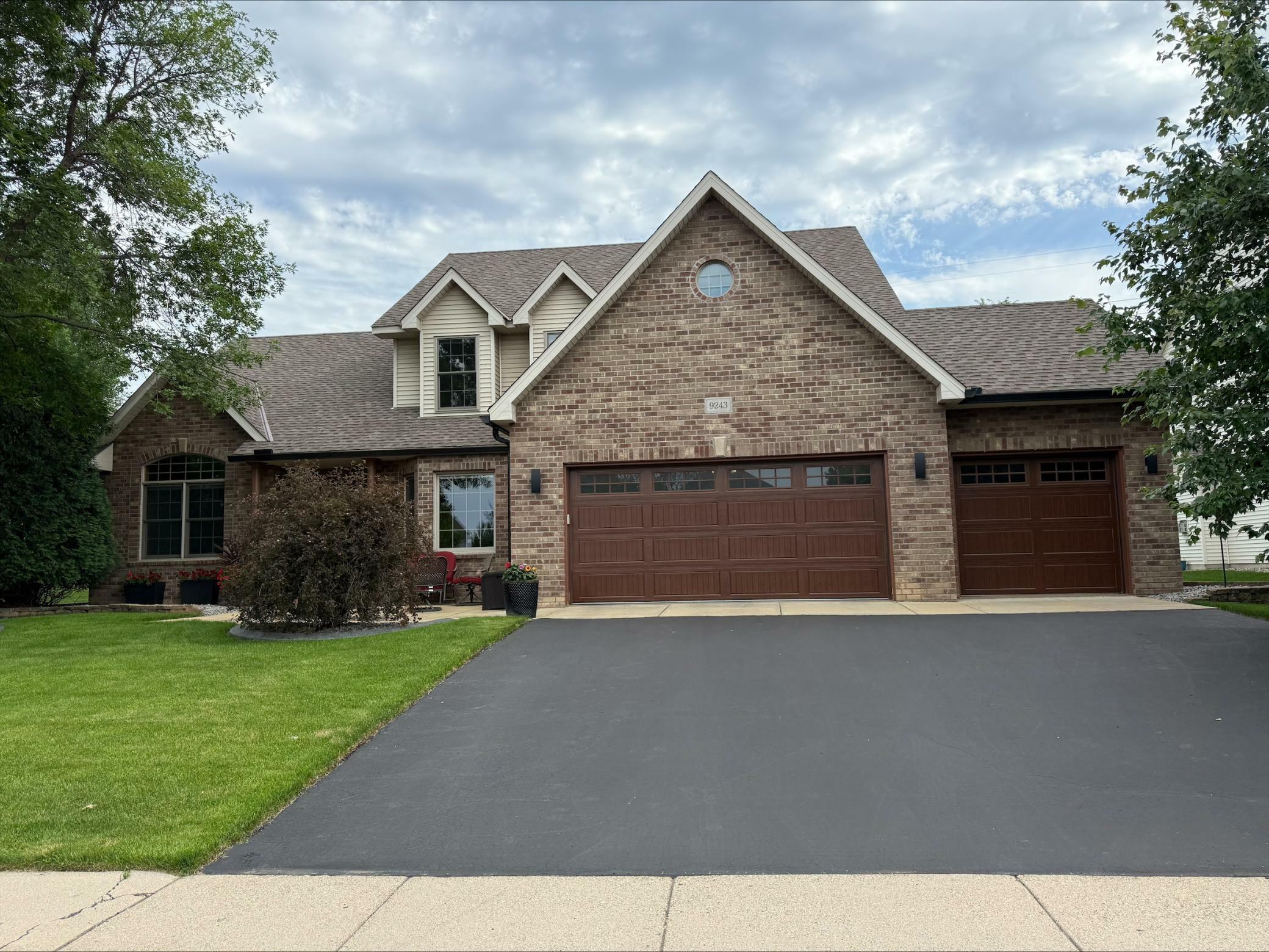 Property Photo: 9243 Hillsboro Way MN 55378