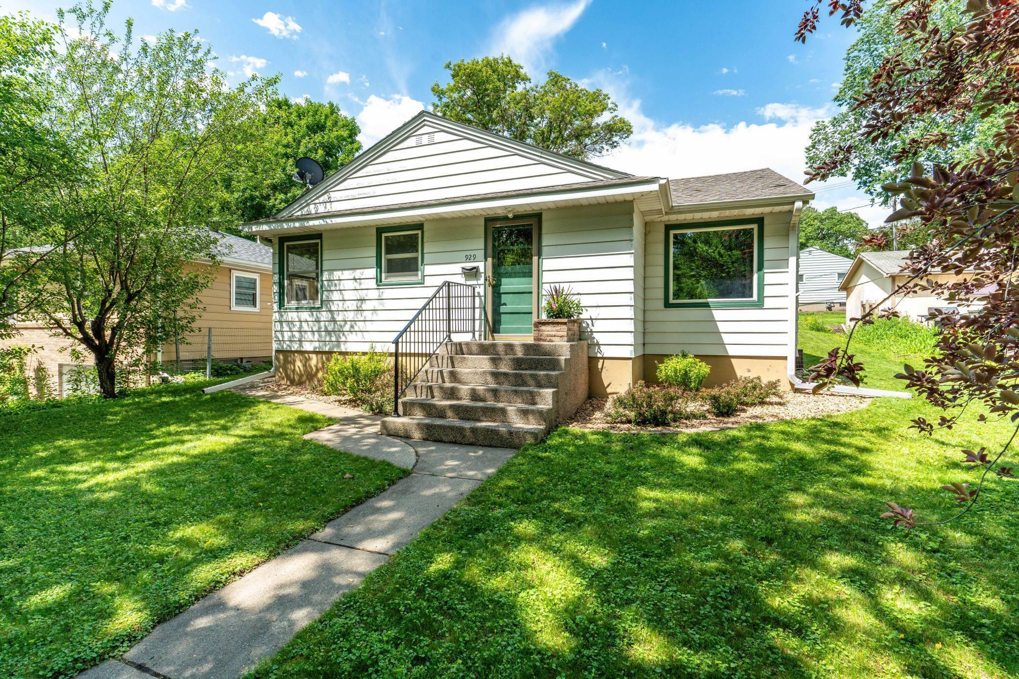 Property Photo:  929 N Union Avenue  MN 56537 