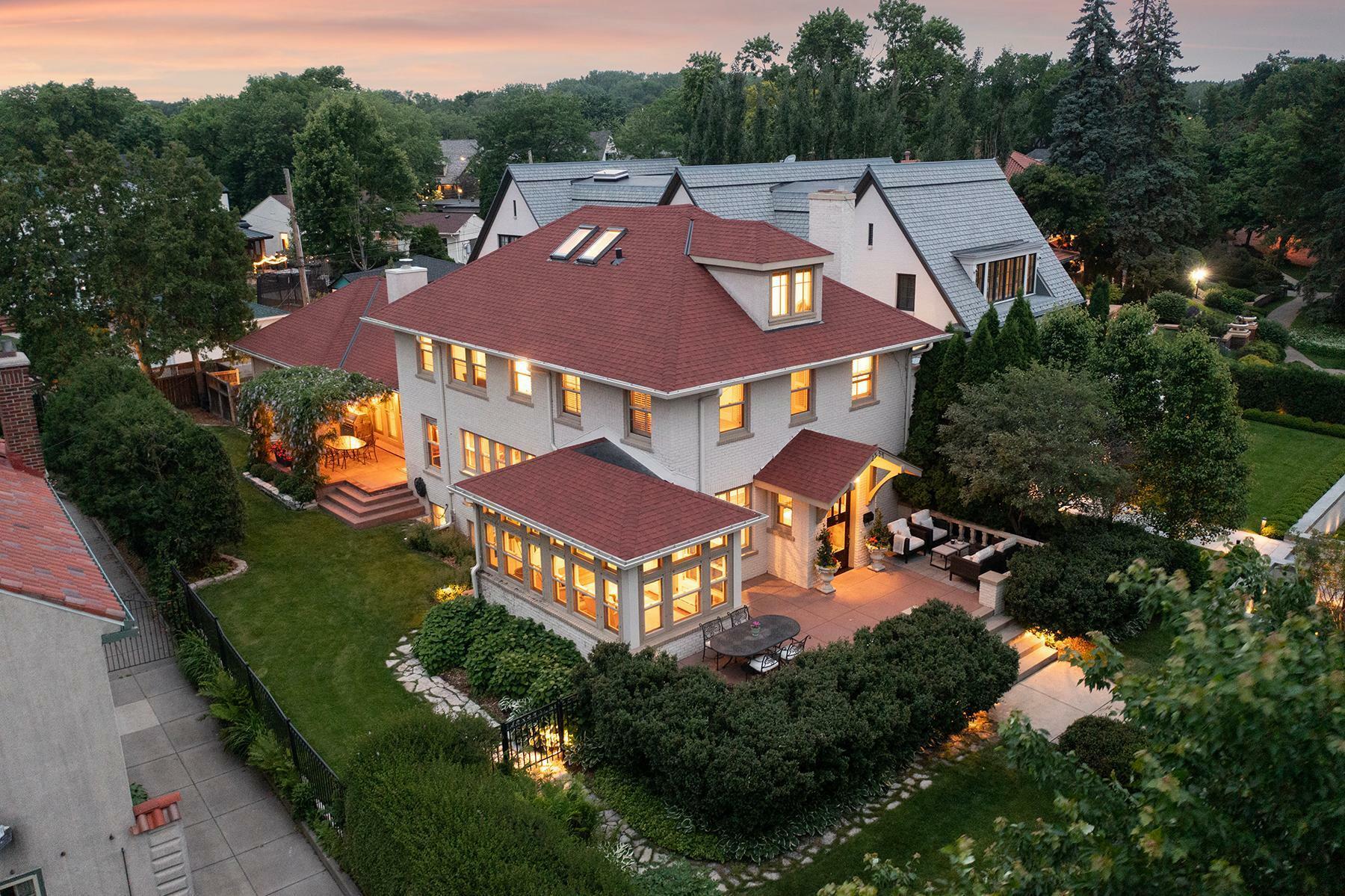 Property Photo:  2554 W Lake Of The Isles Parkway  MN 55405 