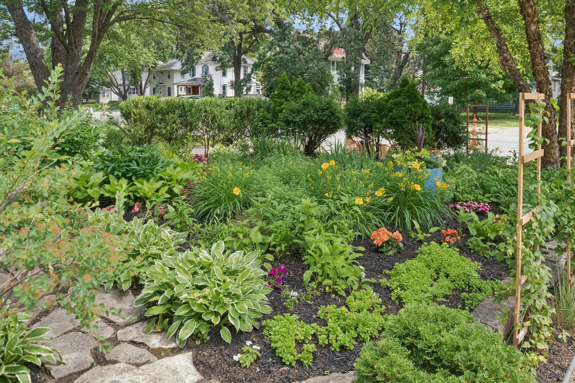 Property Photo: 4440 Xerxes Avenue S MN 55410