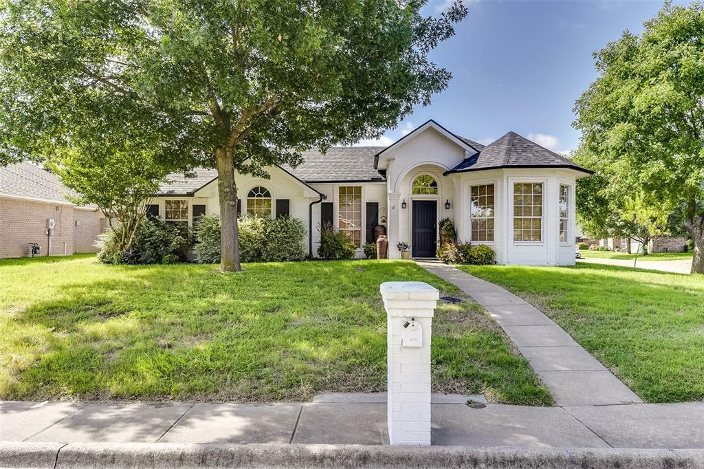 Property Photo: 700 Stanford Drive TX 75165
