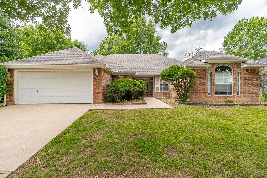 Property Photo: 2811 Essex Place AR 72762