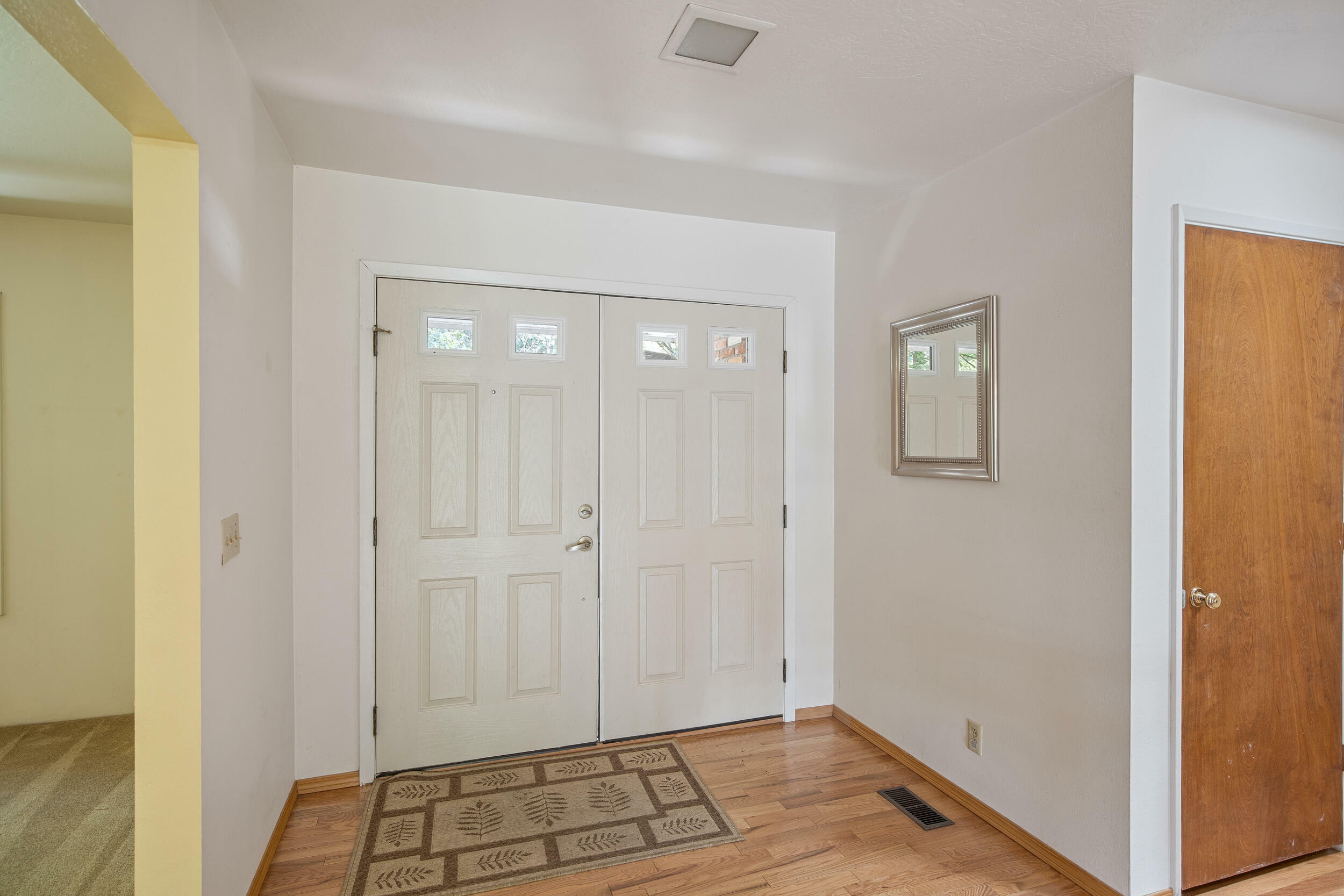 Property Photo: 1031 NW Prospect Avenue OR 97526