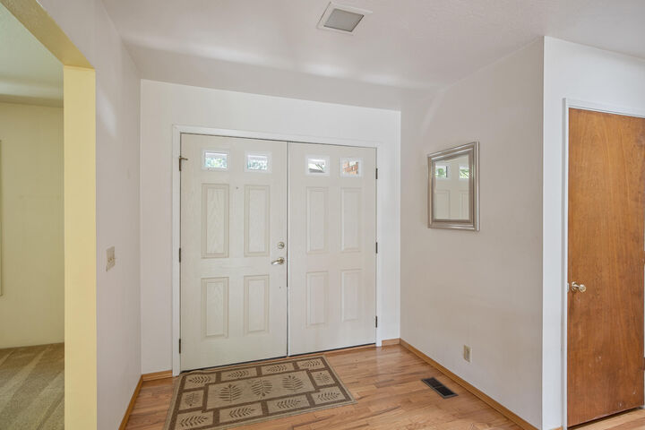 Property Photo: 1031 NW Prospect Avenue OR 97526