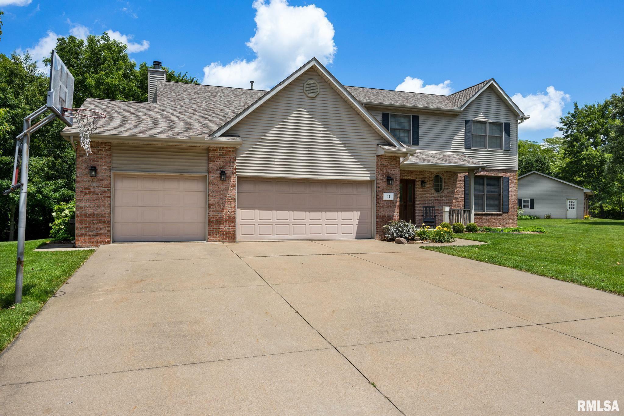 Property Photo: 11 Lahood Lane IL 61571