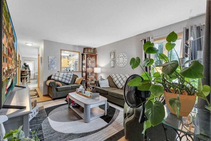 Photo de la propriété: 4950 53 Avenue AB T4G 1W1