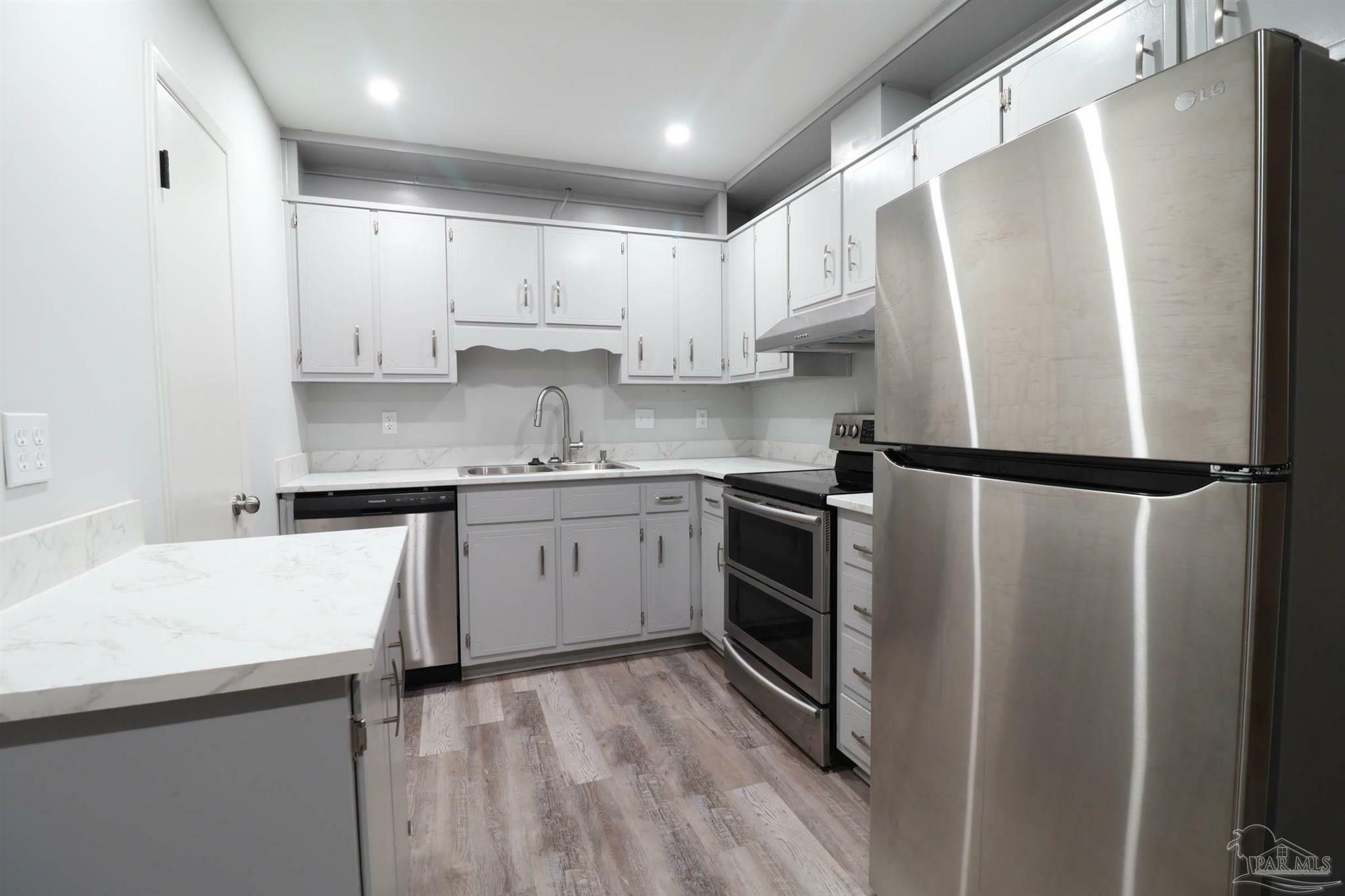 Property Photo: 4770 Skyline Dr FL 32504