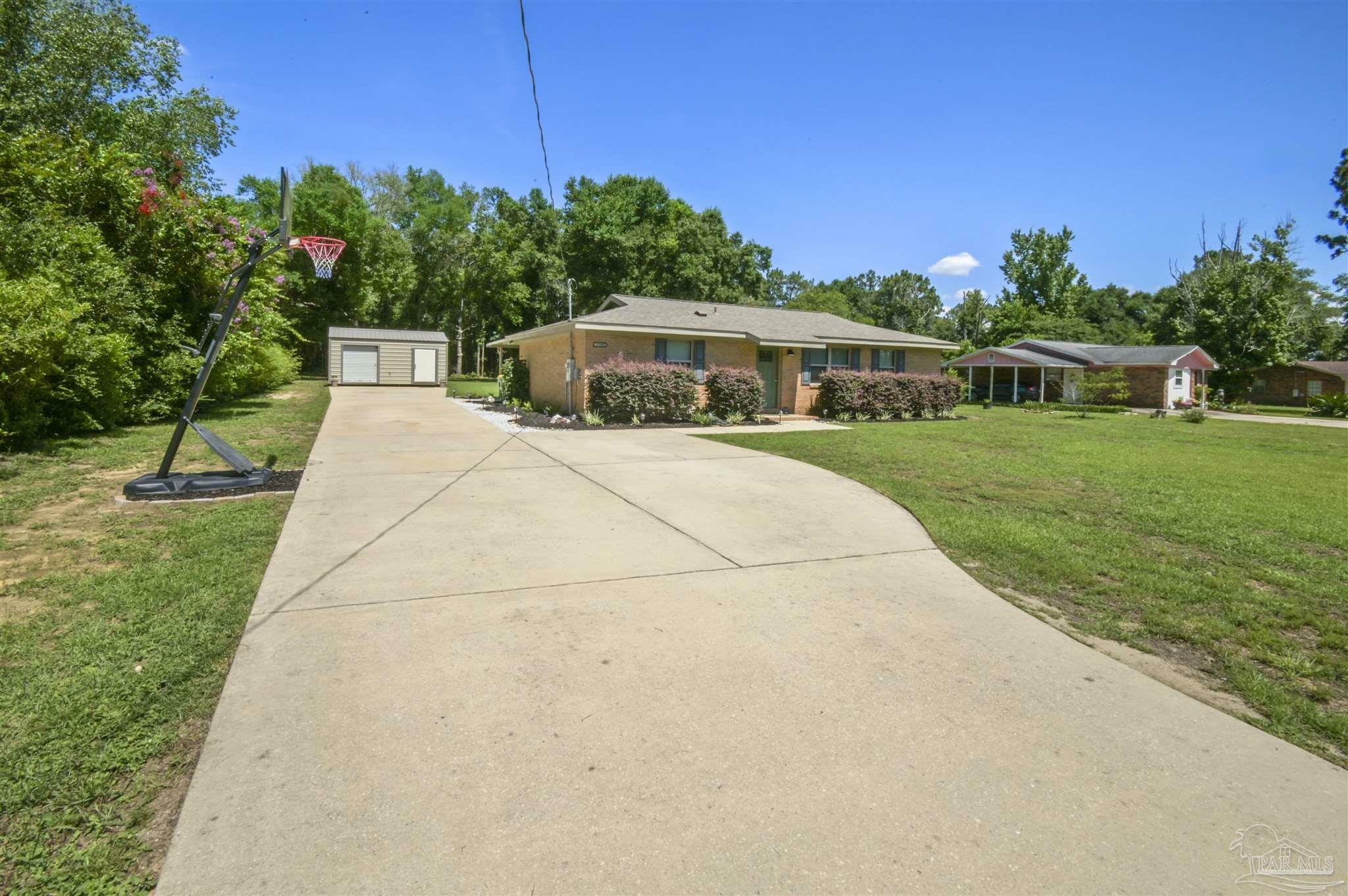 Property Photo: 5519 Royal St FL 32539
