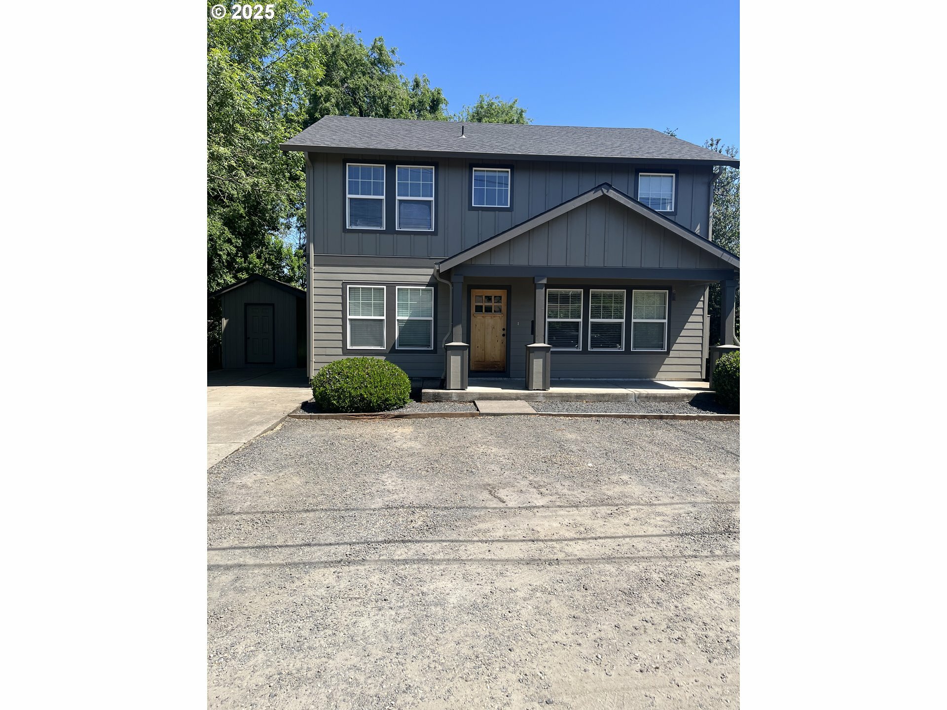 Property Photo: 6721 N Yale St OR 97203