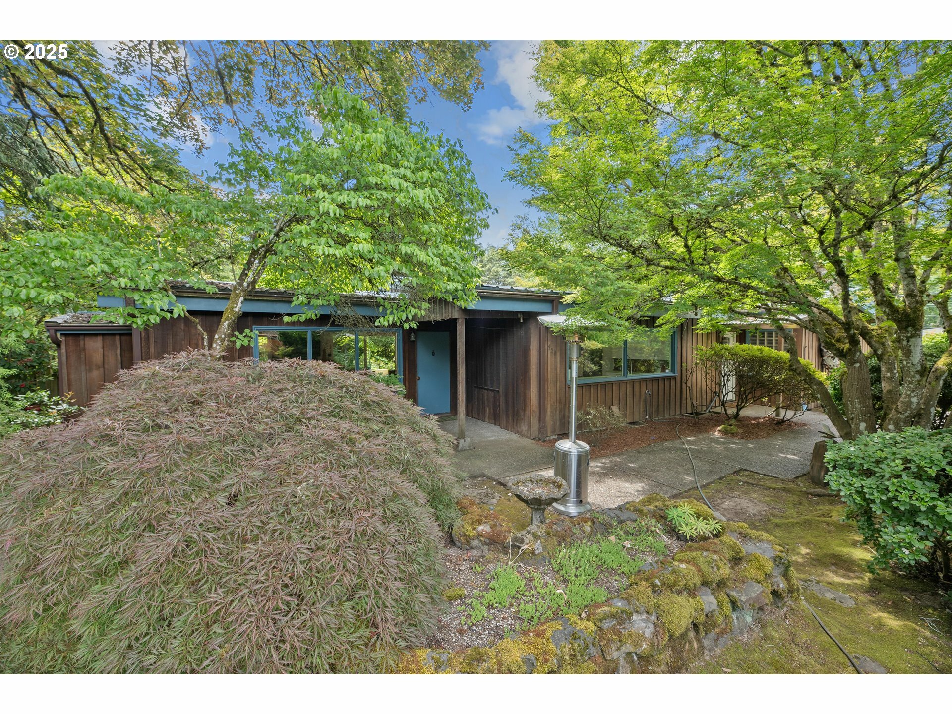 Property Photo:  7420 SW Pointer Rd  OR 97210 