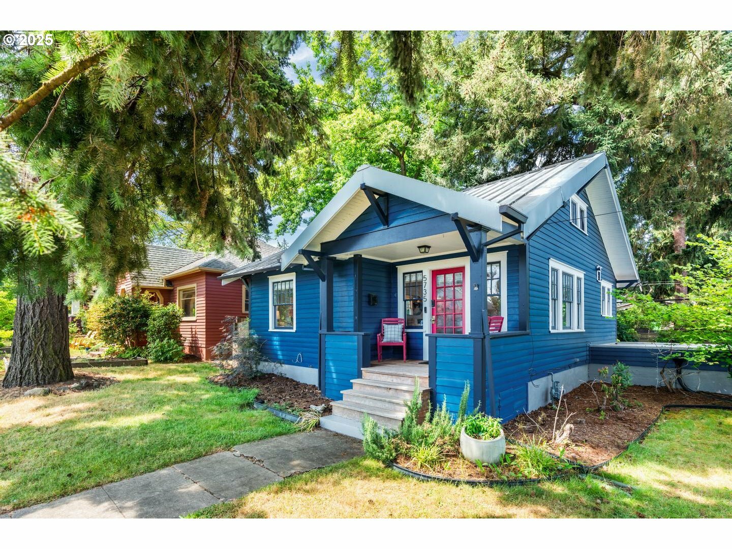 Property Photo: 5735 NE 29th Ave OR 97211