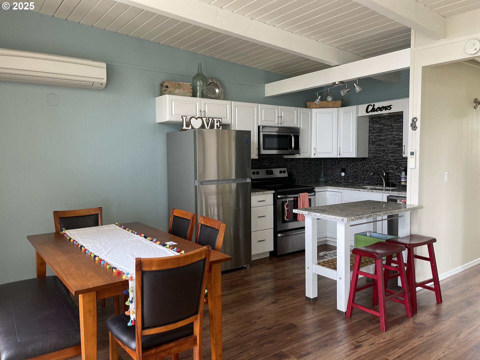 Property Photo: 3244 NW Oar Dr OR 97367