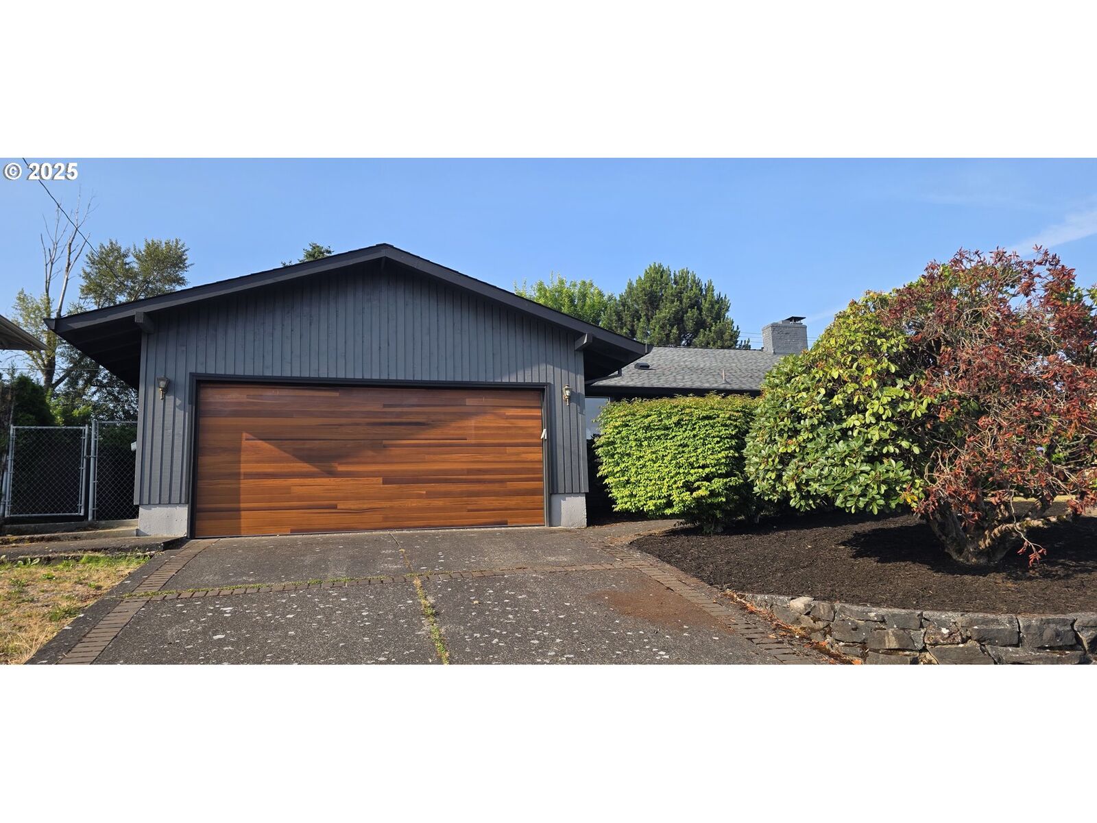 Property Photo:  14128 NE Rose Pkwy  OR 97230 